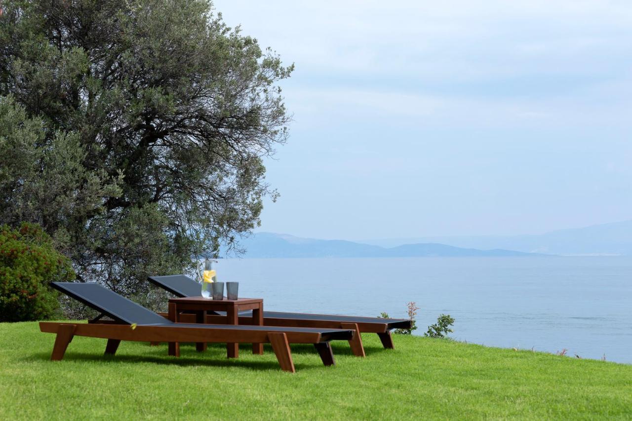 Lichnos Luxury Suites Sourpi Bagian luar foto