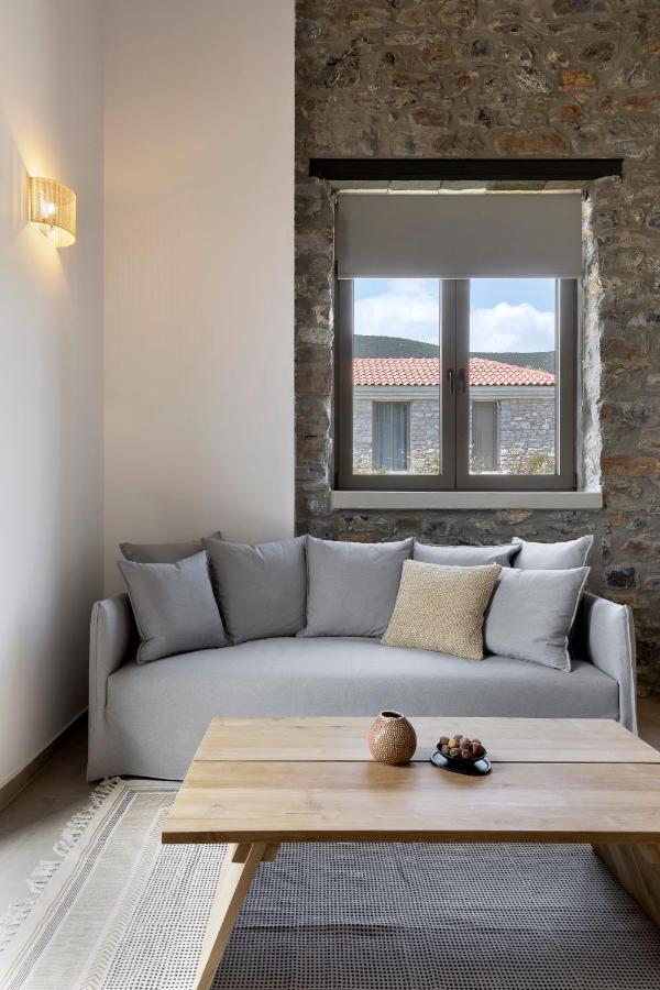 Lichnos Luxury Suites Sourpi Bagian luar foto
