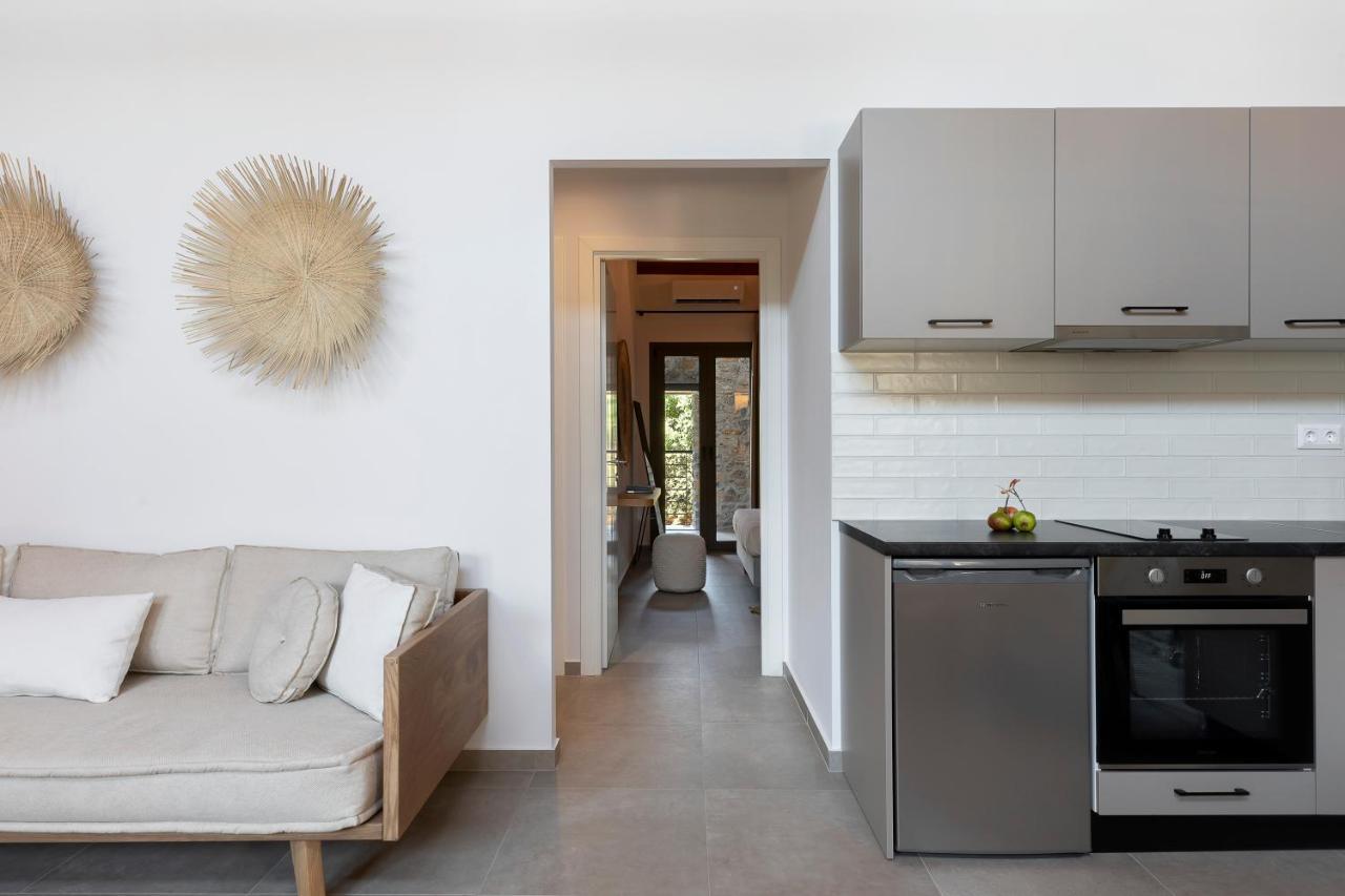 Lichnos Luxury Suites Sourpi Bagian luar foto