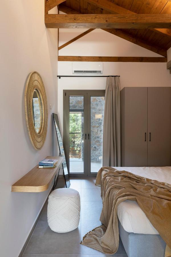 Lichnos Luxury Suites Sourpi Bagian luar foto