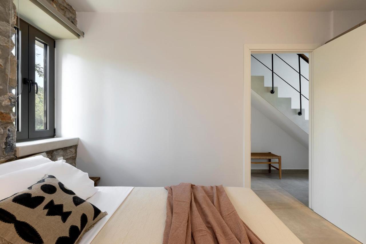 Lichnos Luxury Suites Sourpi Bagian luar foto