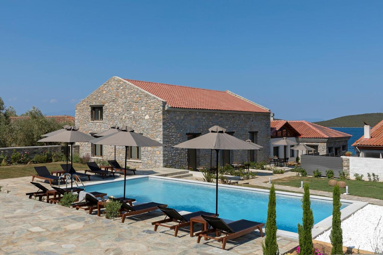 Lichnos Luxury Suites Sourpi Bagian luar foto