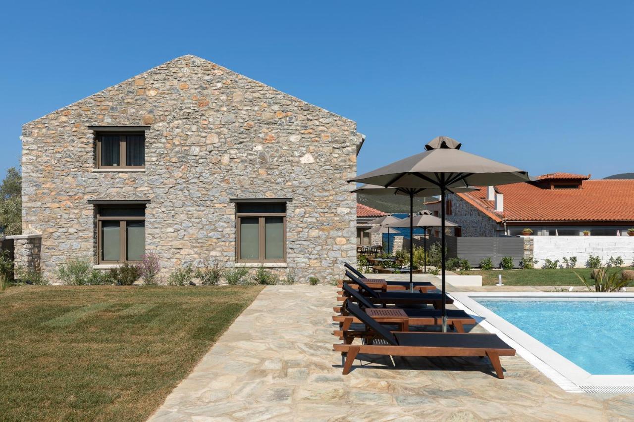 Lichnos Luxury Suites Sourpi Bagian luar foto