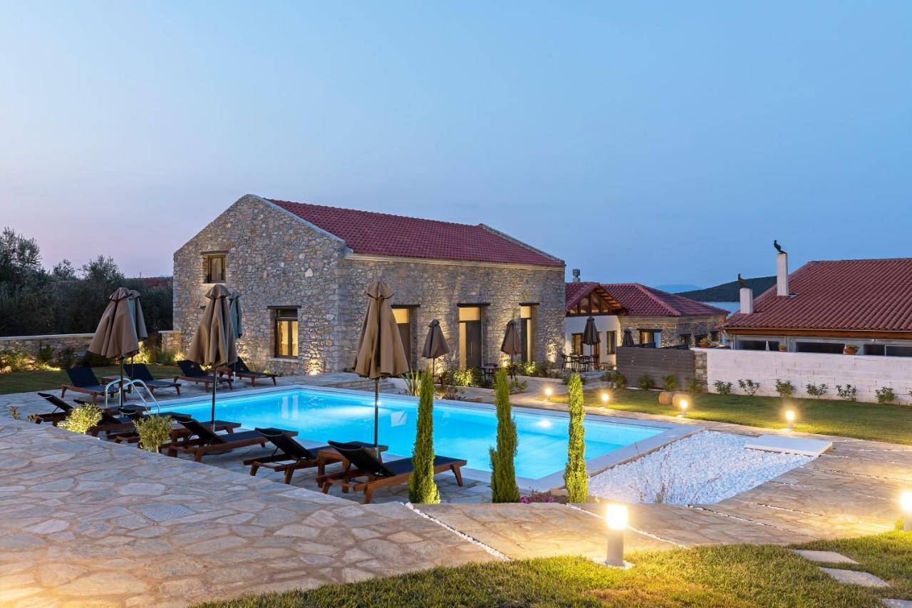 Lichnos Luxury Suites Sourpi Bagian luar foto