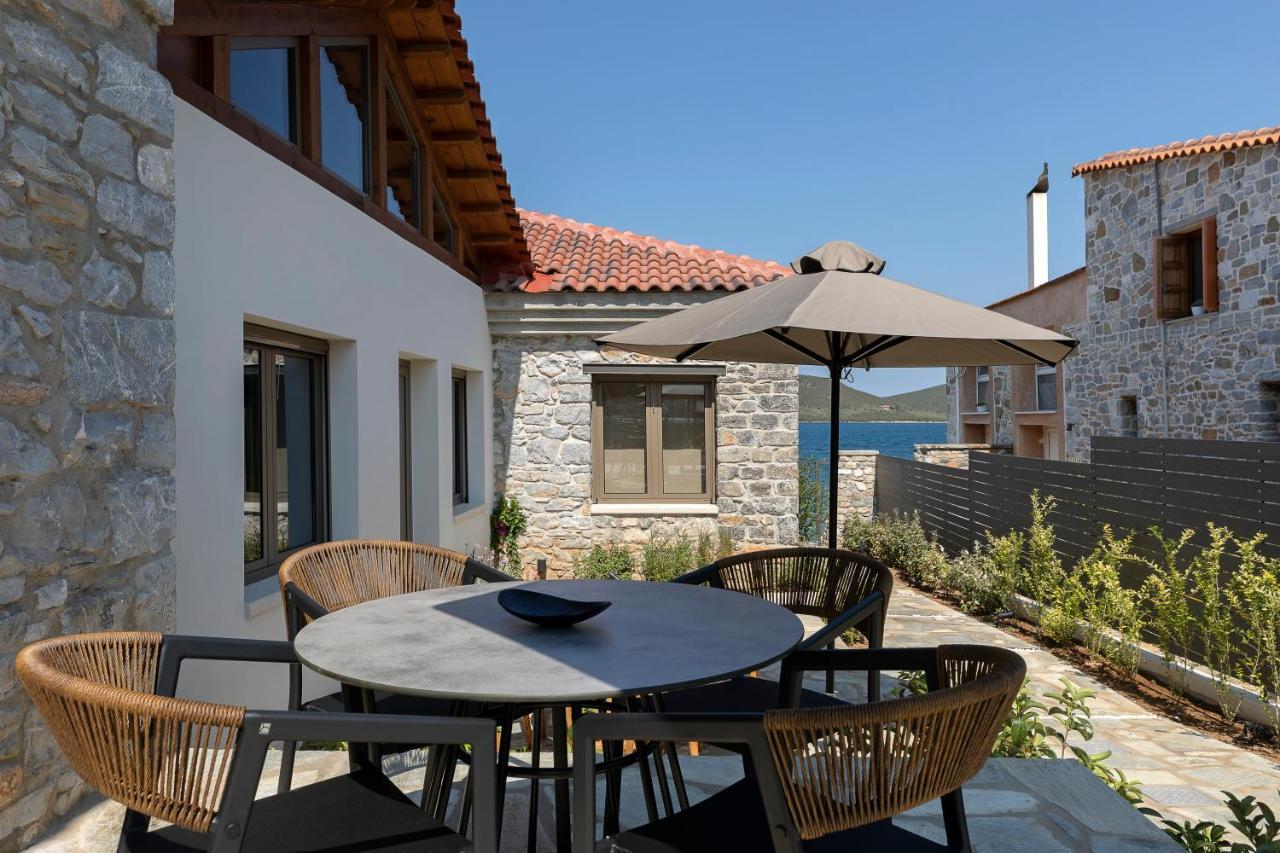 Lichnos Luxury Suites Sourpi Bagian luar foto