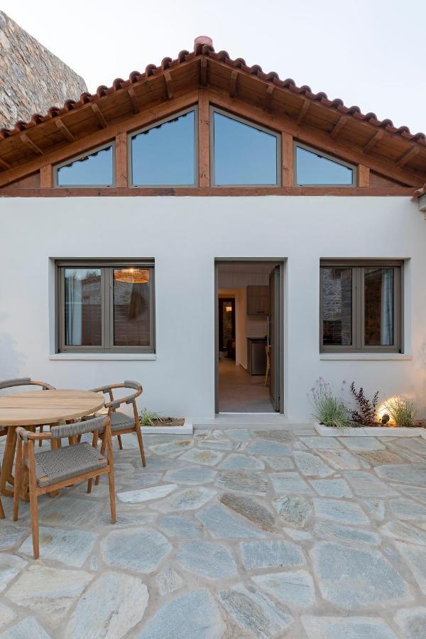 Lichnos Luxury Suites Sourpi Bagian luar foto