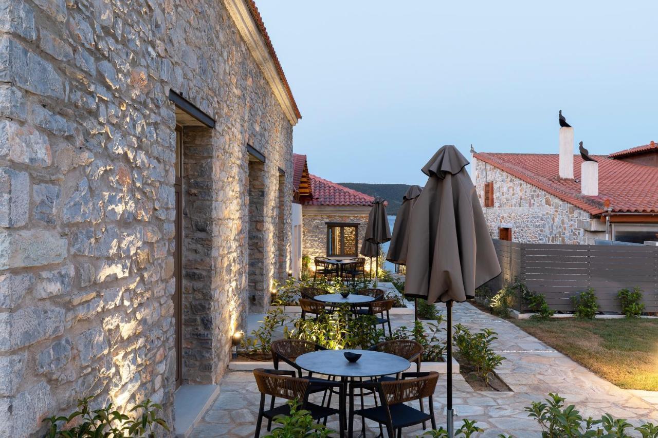 Lichnos Luxury Suites Sourpi Bagian luar foto