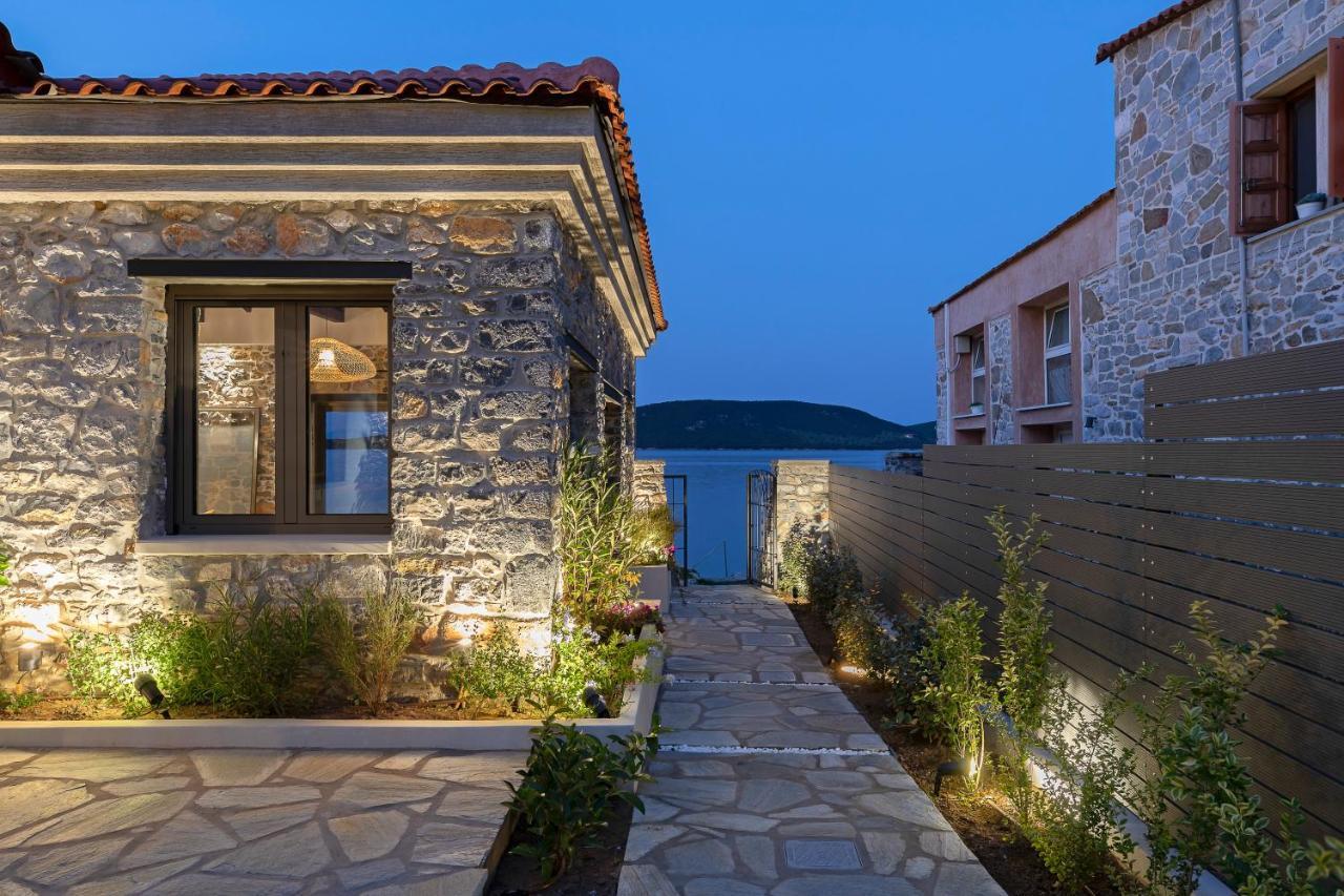 Lichnos Luxury Suites Sourpi Bagian luar foto