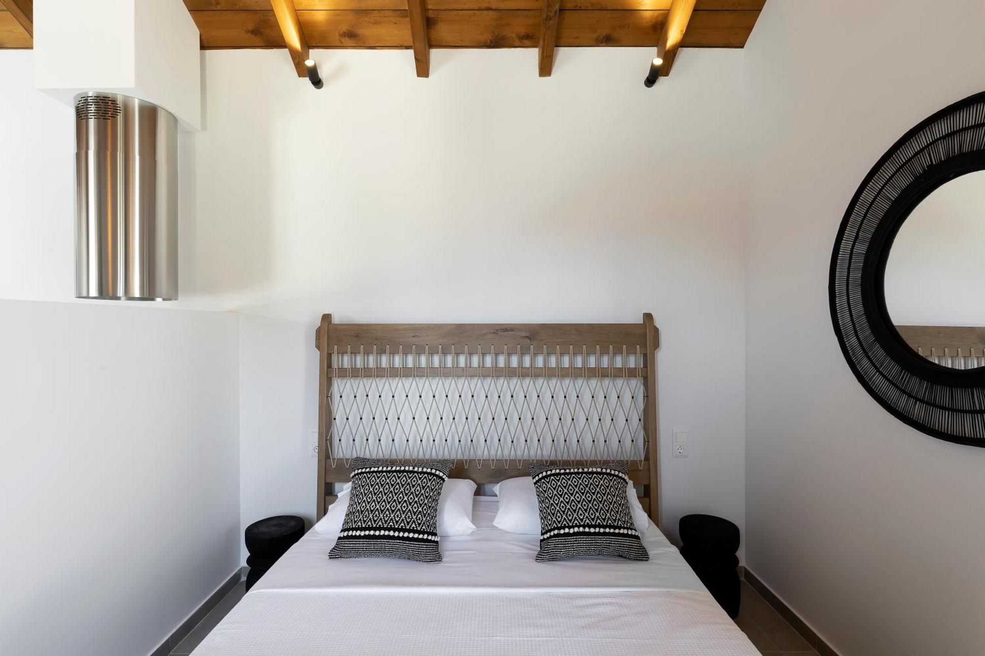 Lichnos Luxury Suites Sourpi Bagian luar foto