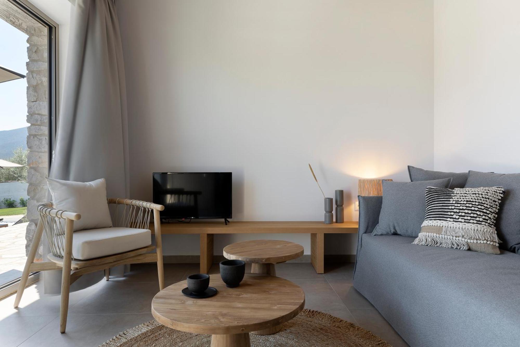 Lichnos Luxury Suites Sourpi Bagian luar foto