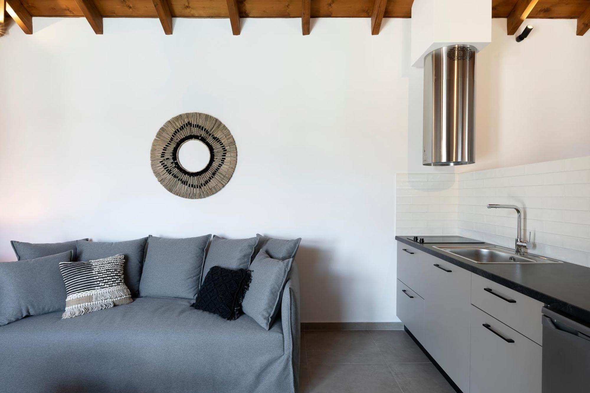 Lichnos Luxury Suites Sourpi Bagian luar foto