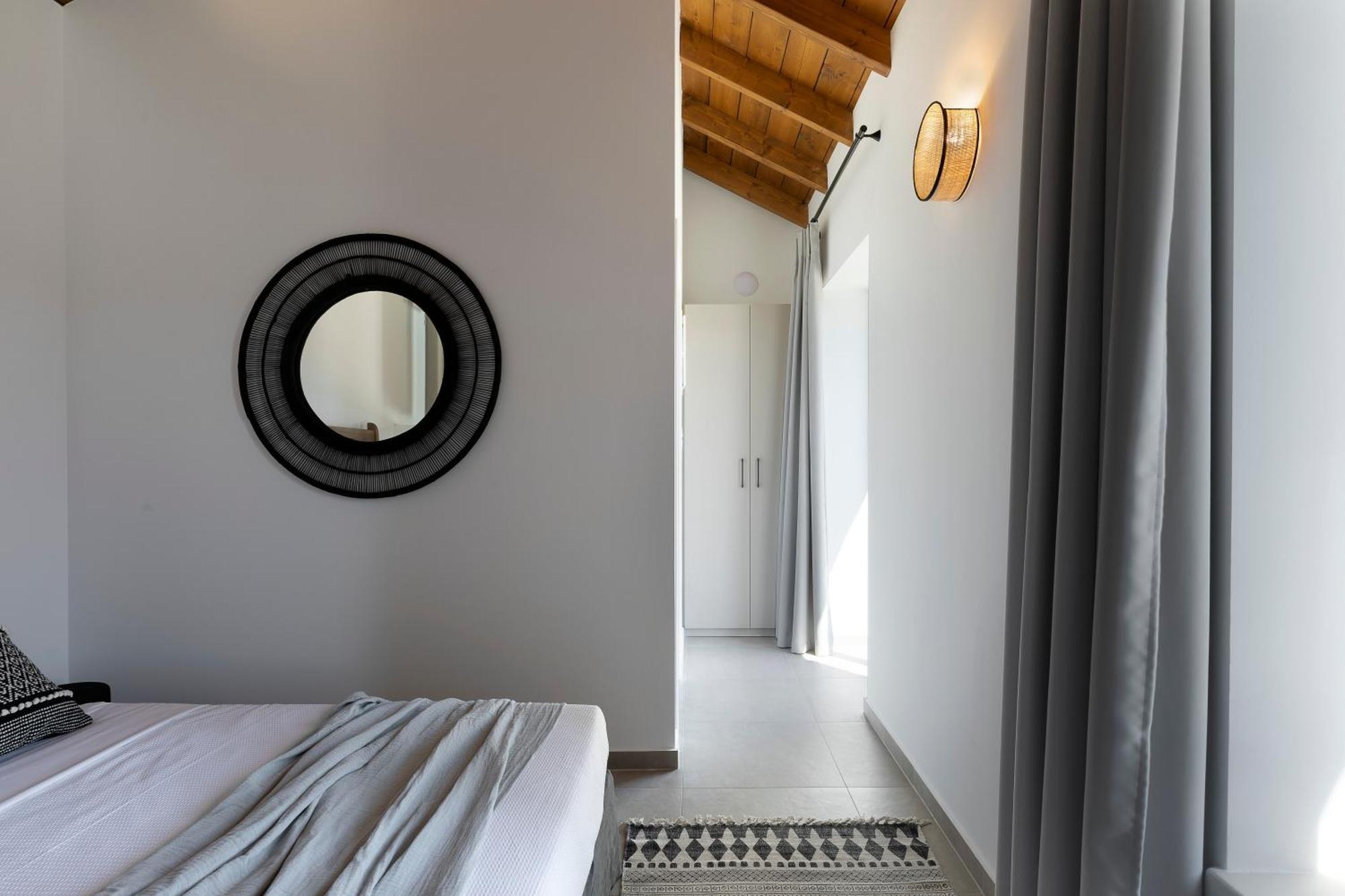 Lichnos Luxury Suites Sourpi Bagian luar foto