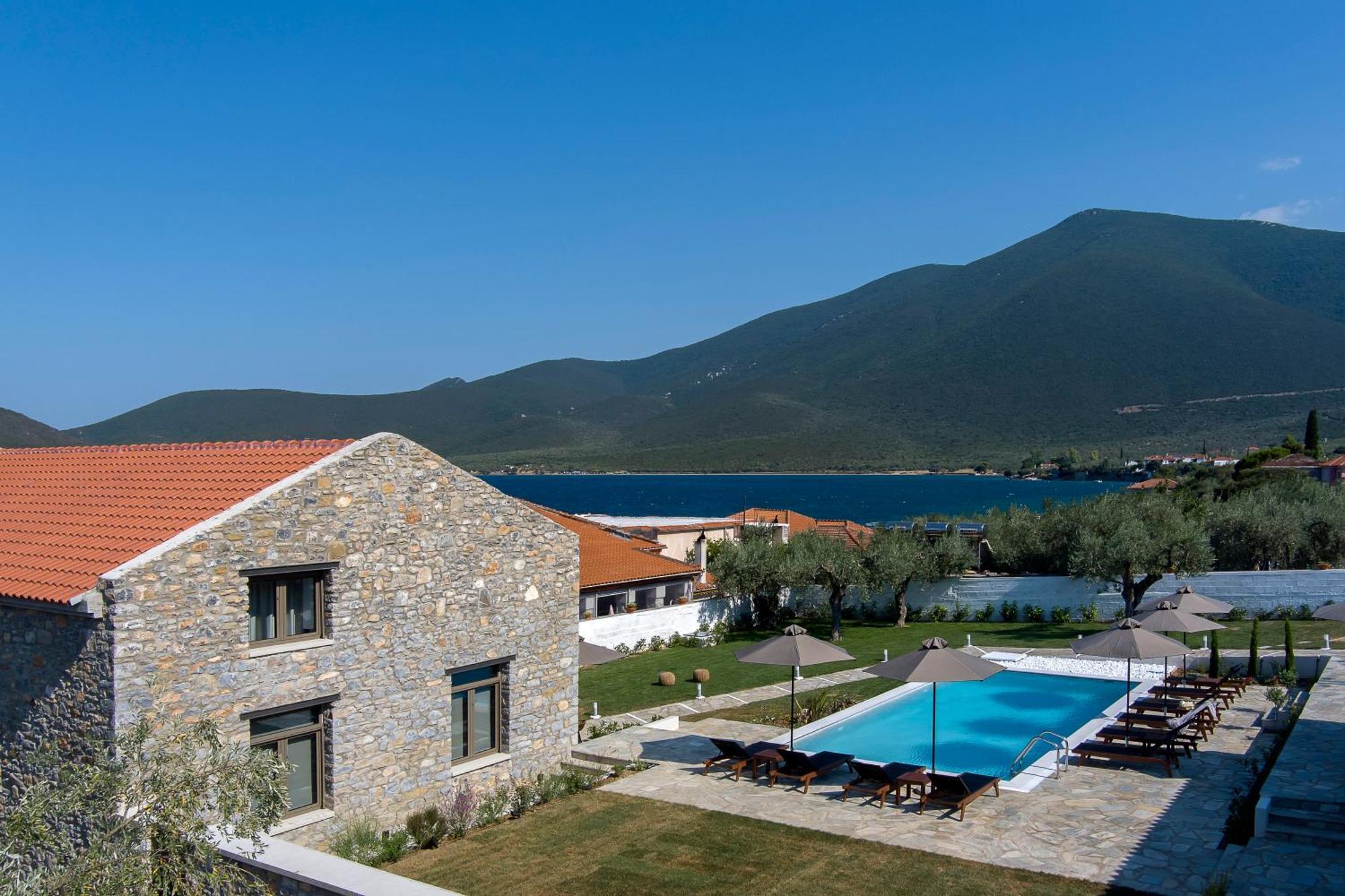 Lichnos Luxury Suites Sourpi Bagian luar foto