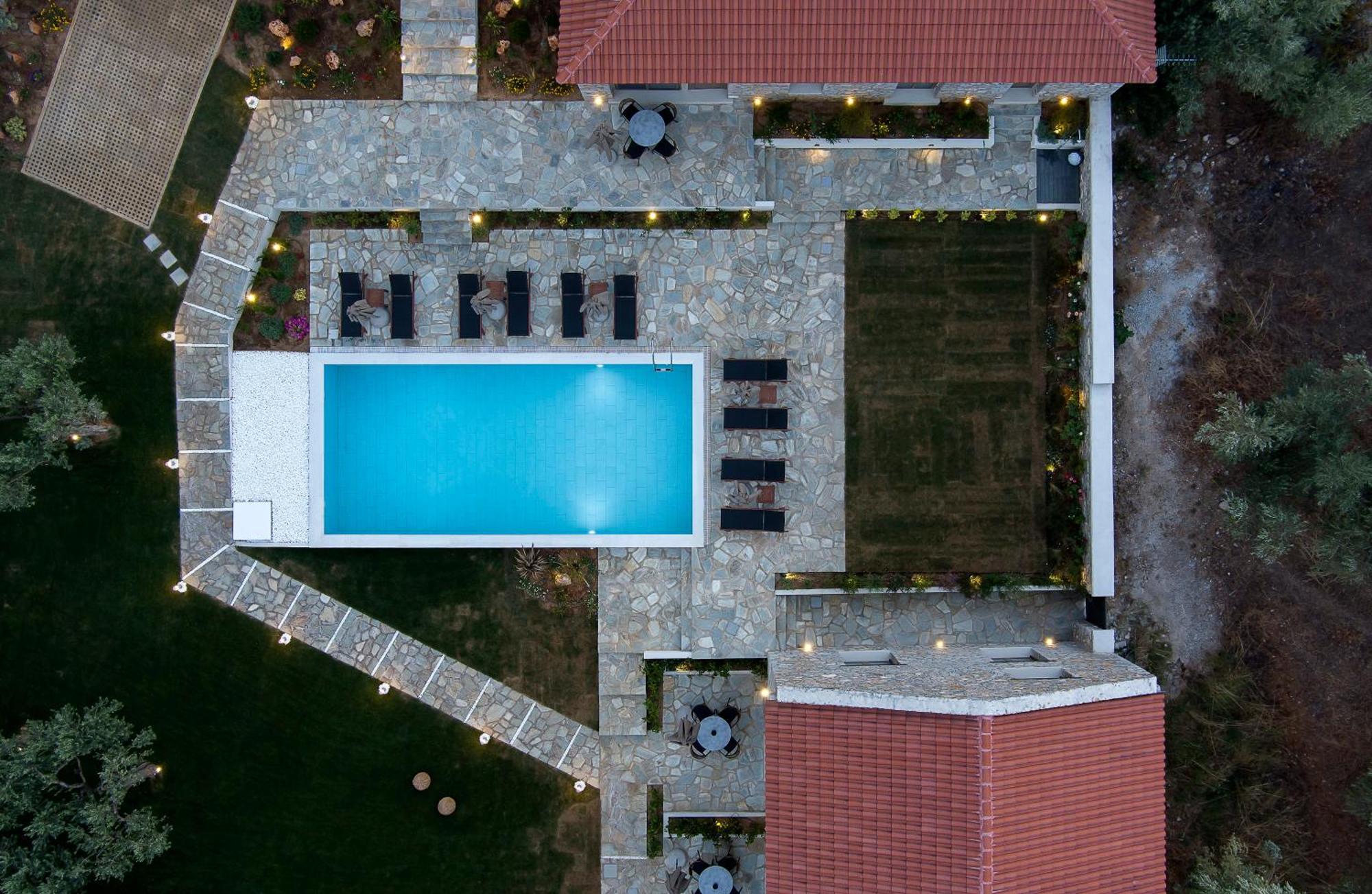 Lichnos Luxury Suites Sourpi Bagian luar foto