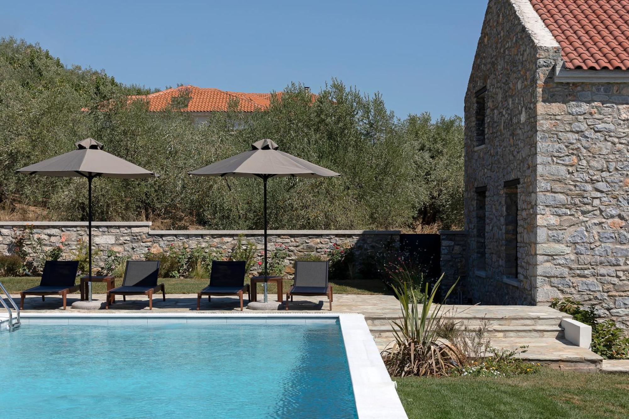 Lichnos Luxury Suites Sourpi Bagian luar foto